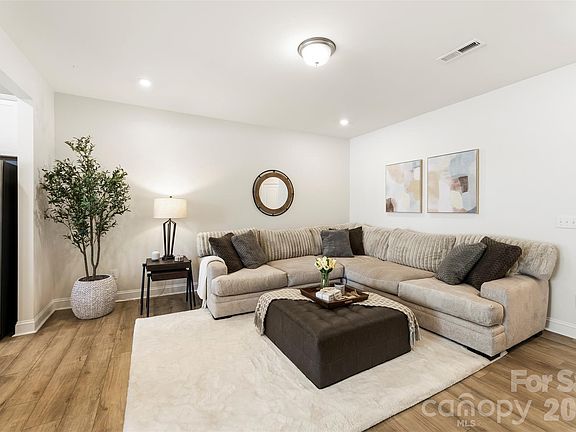 5th image of 1407 Crest Creek Ct