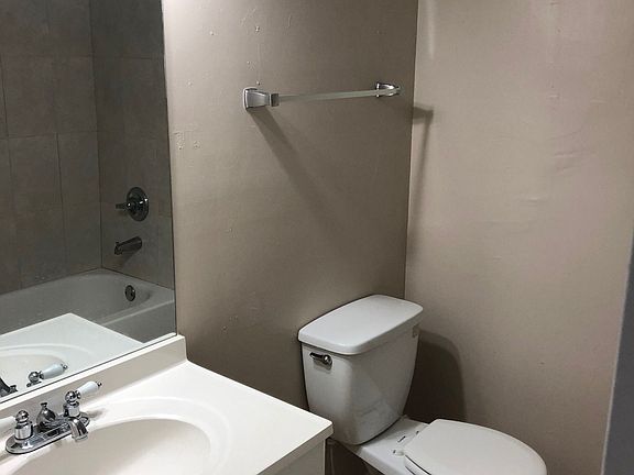 4th image of 3060 NE 13th Ave APT 7