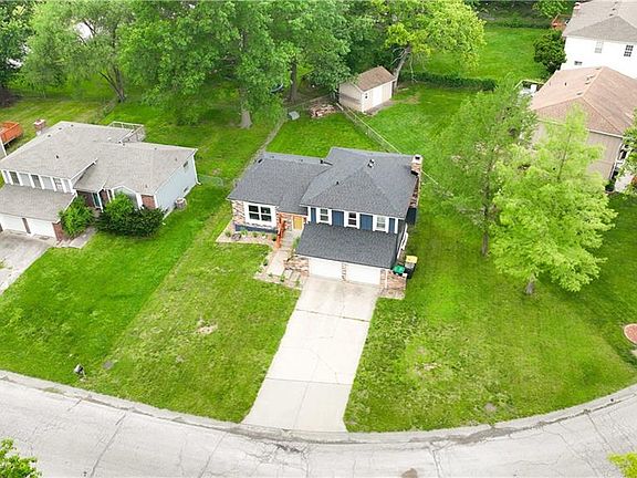 3rd image of 1505 NW Kingston Dr