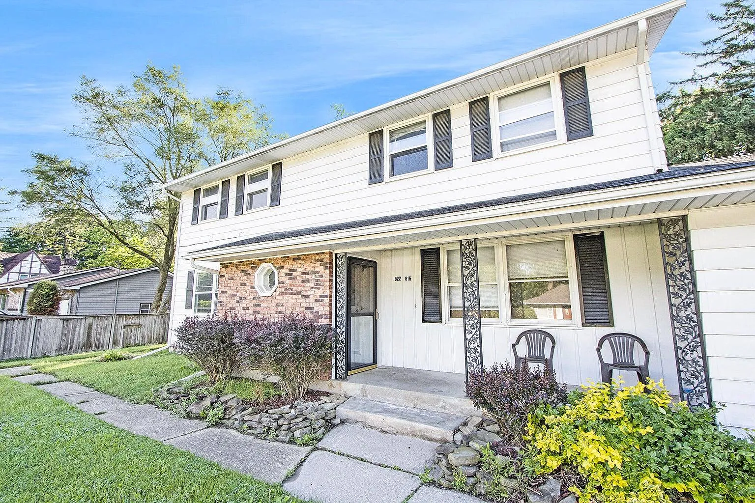 3 bed, 1.5 bath, 1176 sqft, $1,650 — Photo 2