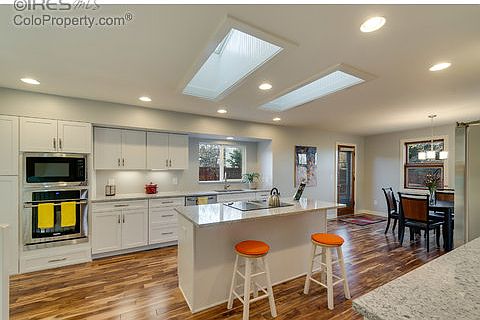 4th image of 105 Jackson Cir