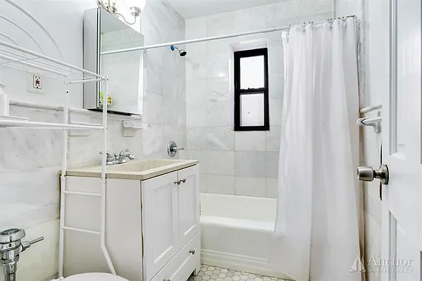 Rented by Anchor Associates | media 30