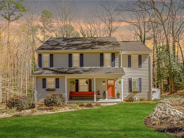 3216 Nuttree Woods Dr, Midlothian, VA 23112