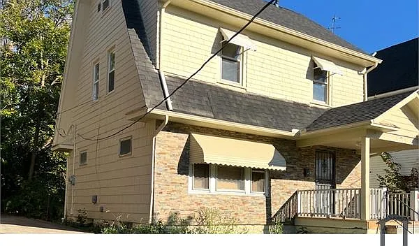 3 bed, 1300 sqft, $1,650 — Photo 2