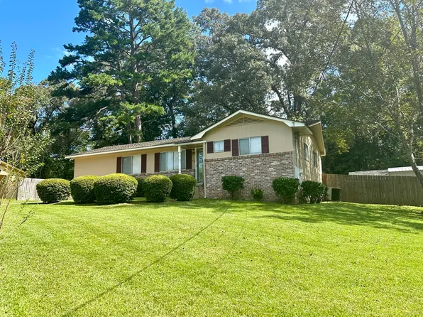 48 Meadowlane Dr, Laurel, MS 39440