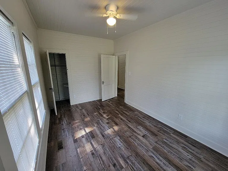 287 S College St — Photo 21
