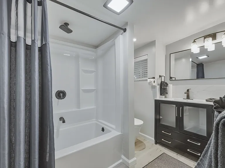 877 Sonoma Ave #B — Photo 11