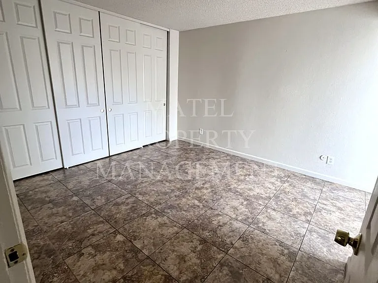 1313 Floyd Ave — Photo 14