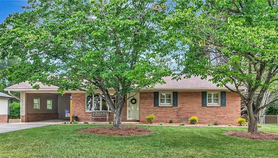 1st image of 201 Oakwoods Ln