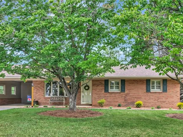 201 Oakwoods Ln, Wilkesboro, NC 28697