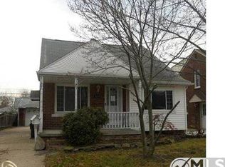 1453 12th St, Wyandotte, MI 48192