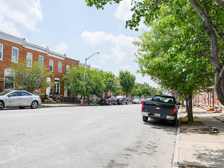 3534 E Fairmount Ave — Photo 8