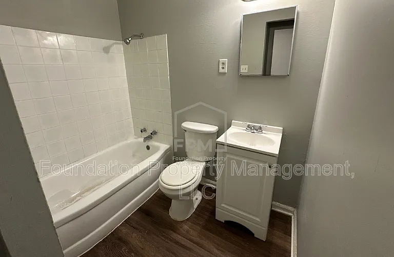 672 Carpenter St — Photo 17