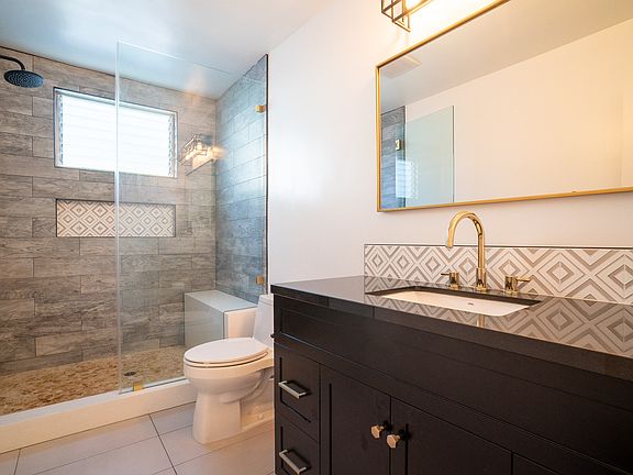 4th image of 1036 N Genesee Ave #2