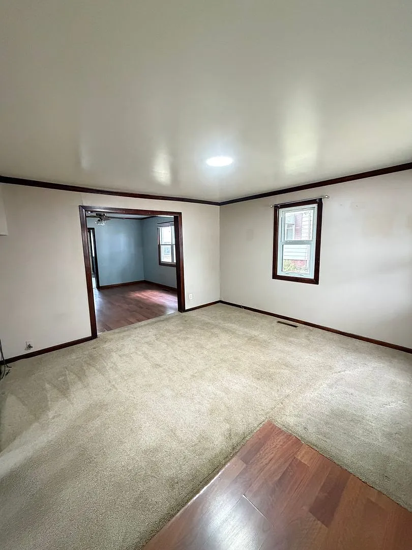 2 Bedroom 1 Bathroom House — Photo 2