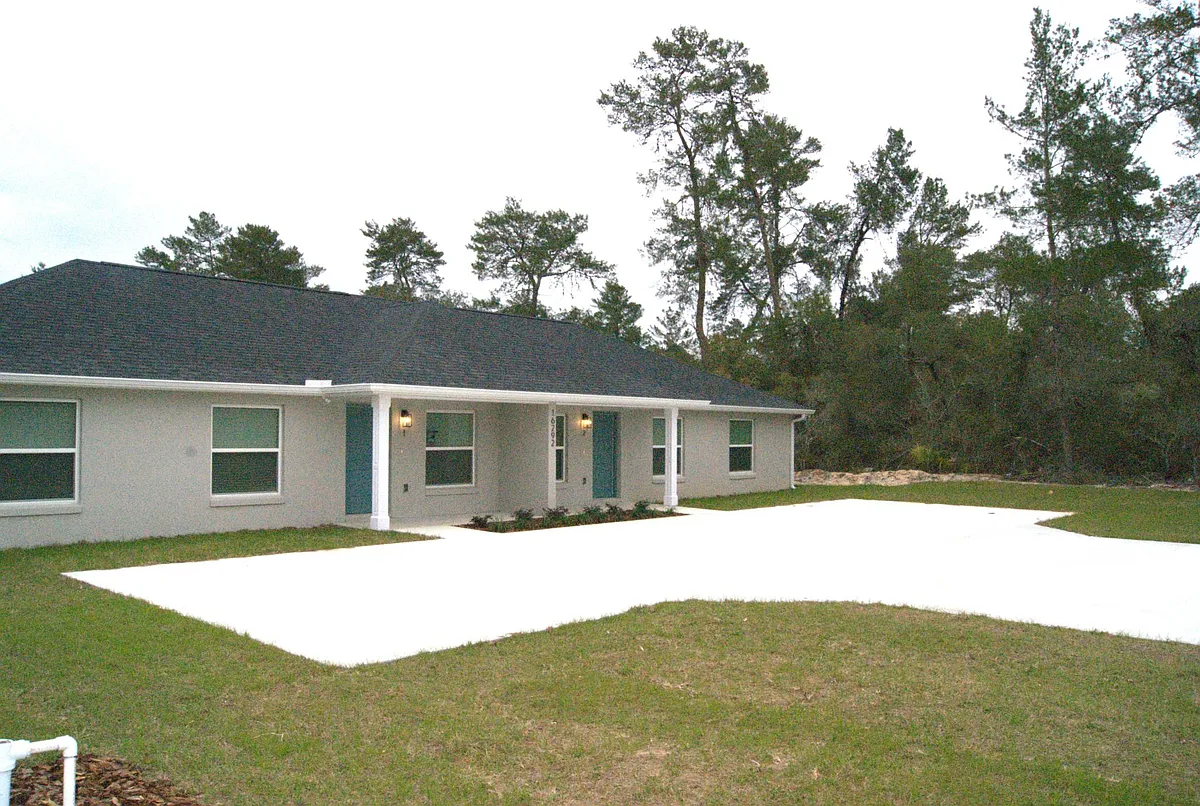 Side view of front of duplex - 16292 SW 30th Ter #1