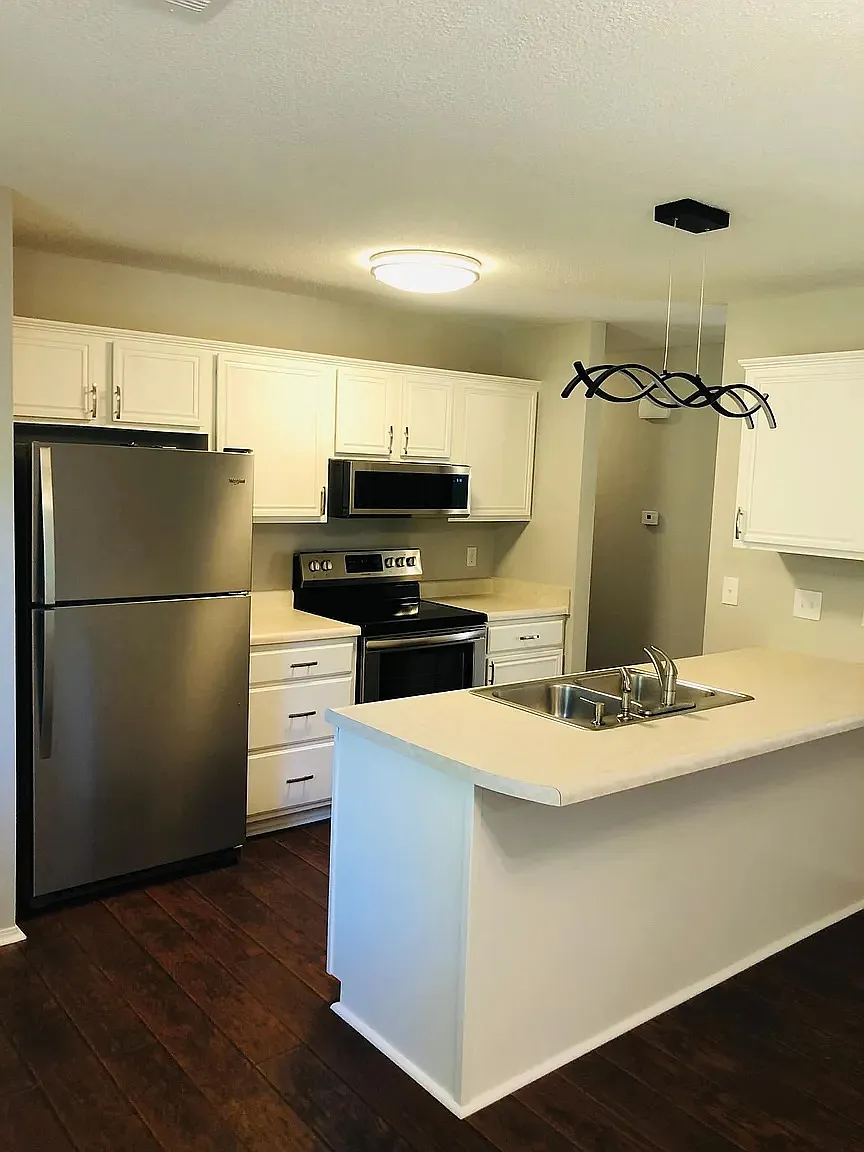 3 bed, 1205 sqft, $1,600 — Photo 4