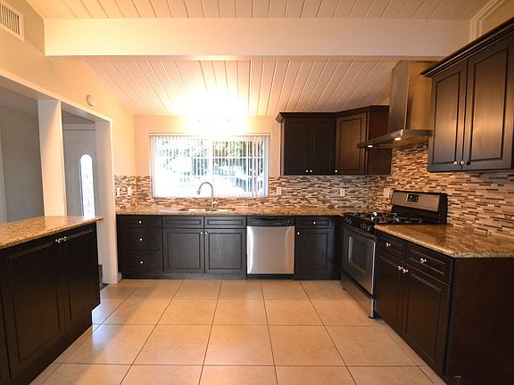 3rd image of 13827 Norbeck Dr