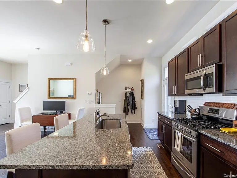 3315 Bessemer St — Photo 10