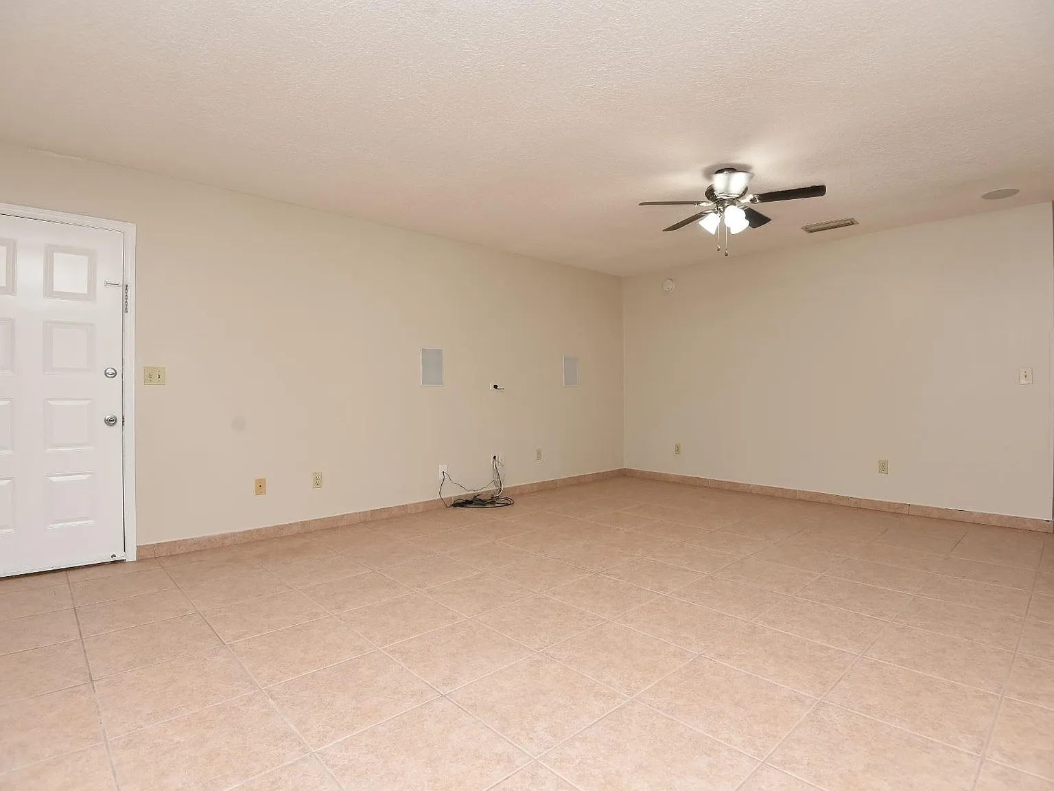 5462 Bracken Ct — Photo 3
