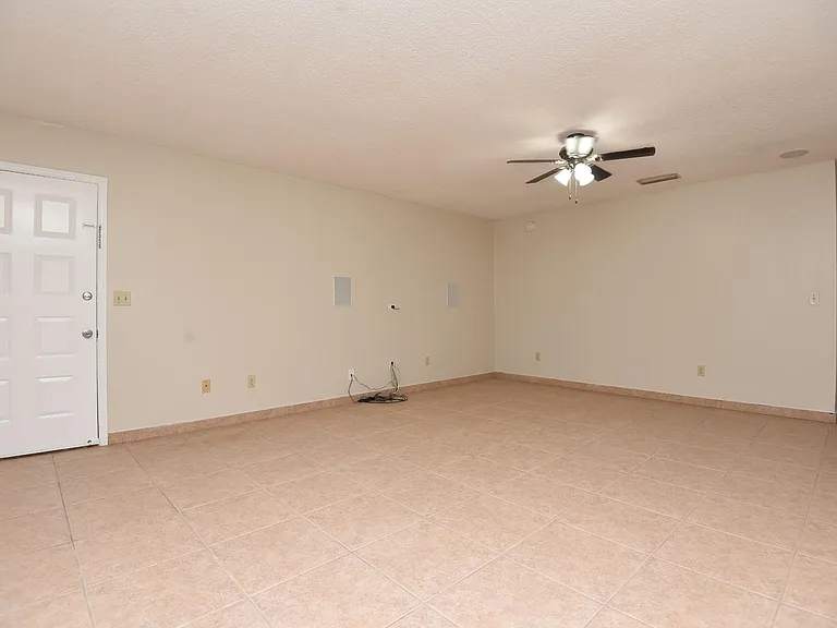 5462 Bracken Ct — Photo 3