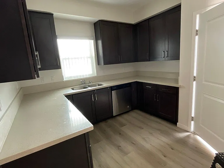 2314 Montrose Ave #E — Photo 24