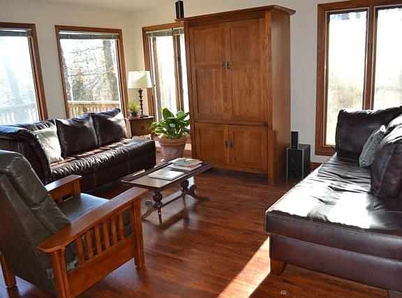 3rd image of 275 Four Oaks Ln