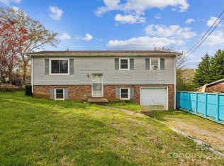 613 E 11th St, Newton, NC 28658