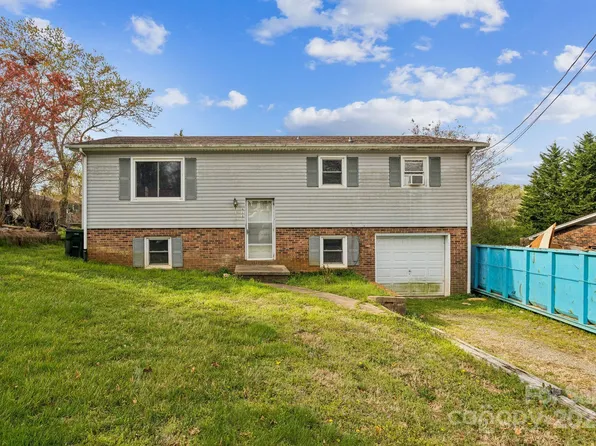 613 E 11th St, Newton, NC 28658