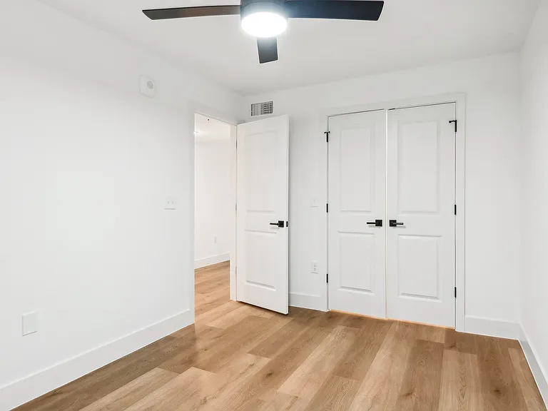 San Marco Square Apartments — Photo 29