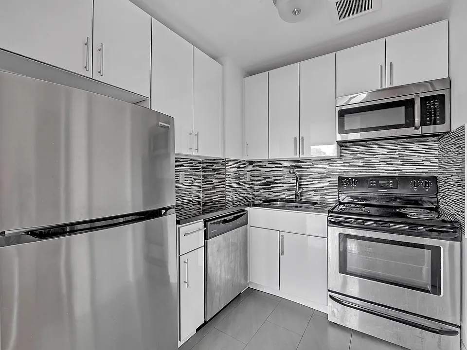 419 E 117th St #3A