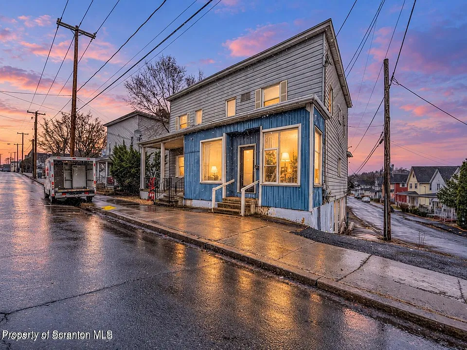 1200 Main St