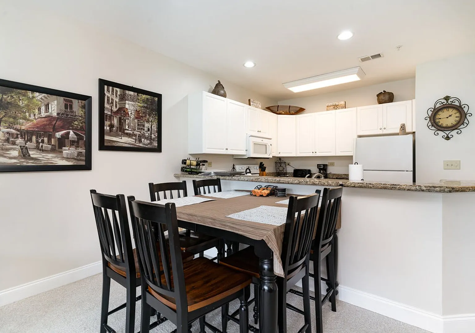 World Tour, furnished 2BD & 2BA winter rental — Photo 3