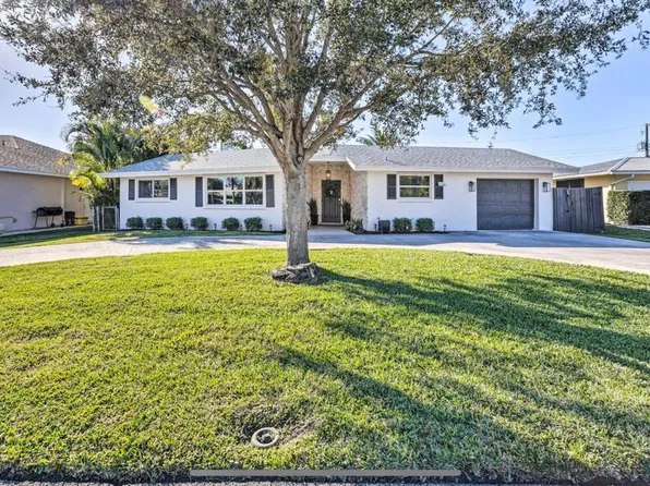 2821 SW 4th Street, Boynton Beach, FL 33435