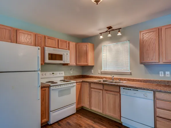 Recently Updated 2-bedroom Cottage, 39201 State Route 20 Unit E, Oak Harbor, WA 98277