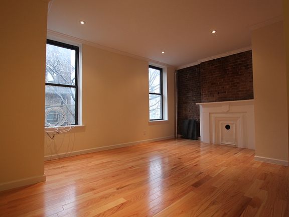 3rd image of 309 E 83rd St APT 4R