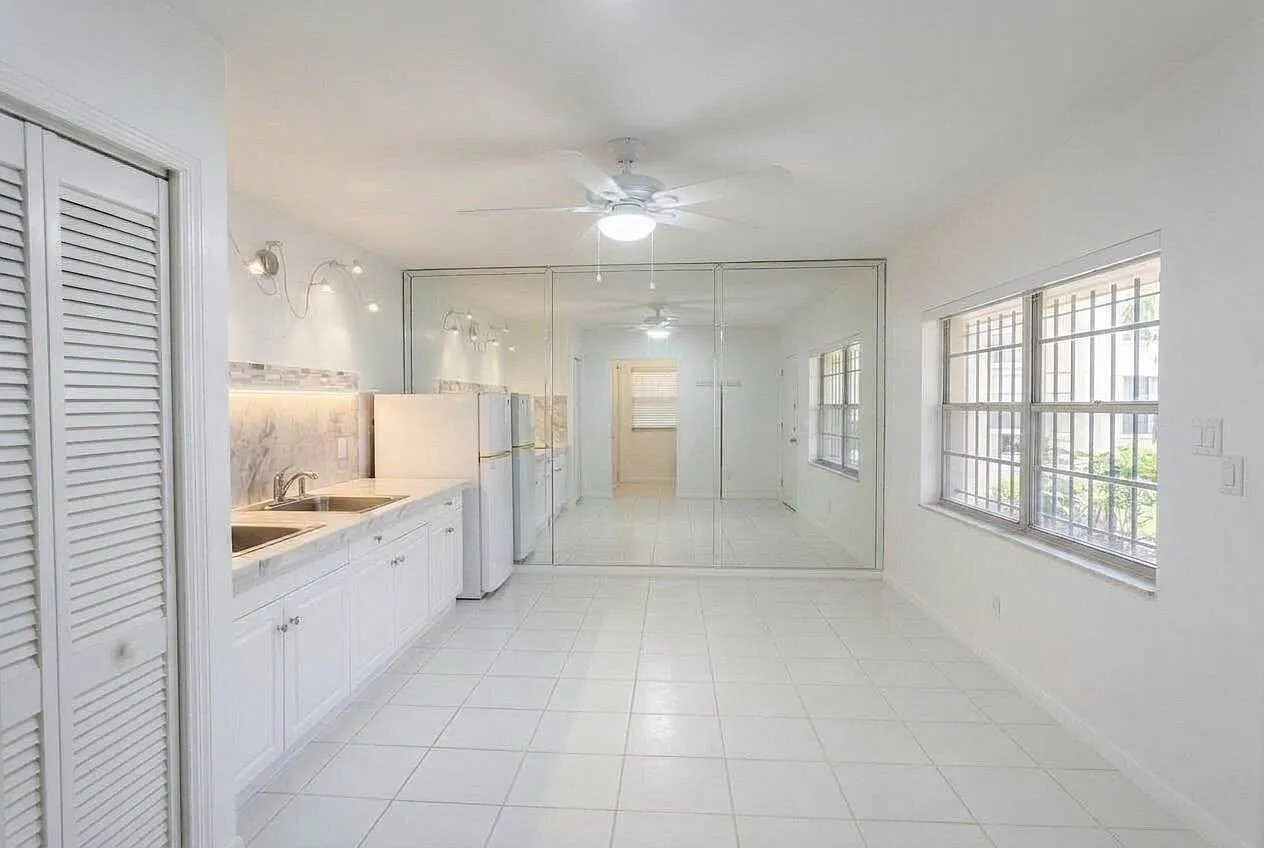 2 bed, 750 sqft, $2,300 — Photo 3