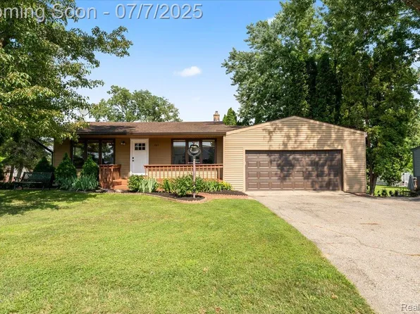 262 Cornell St, Howell, MI 48843