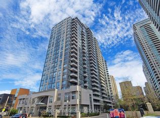 35 Hollywood Ave #702, Toronto, ON M2N 0A9