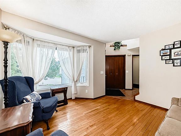5th image of 232 NE Macewan Ridge Close NW