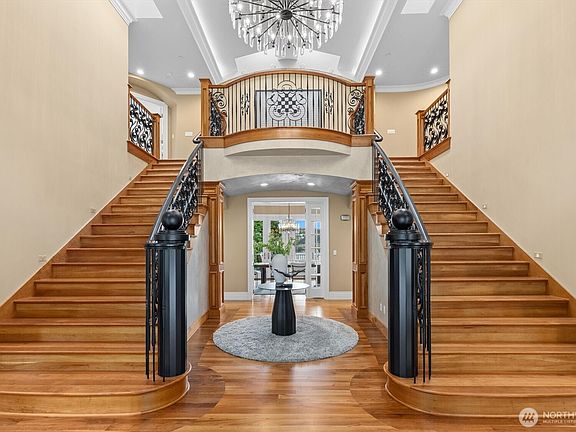 4th image of 6434 E Mercer Way