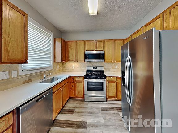 5th image of 415 Park Creek Trce