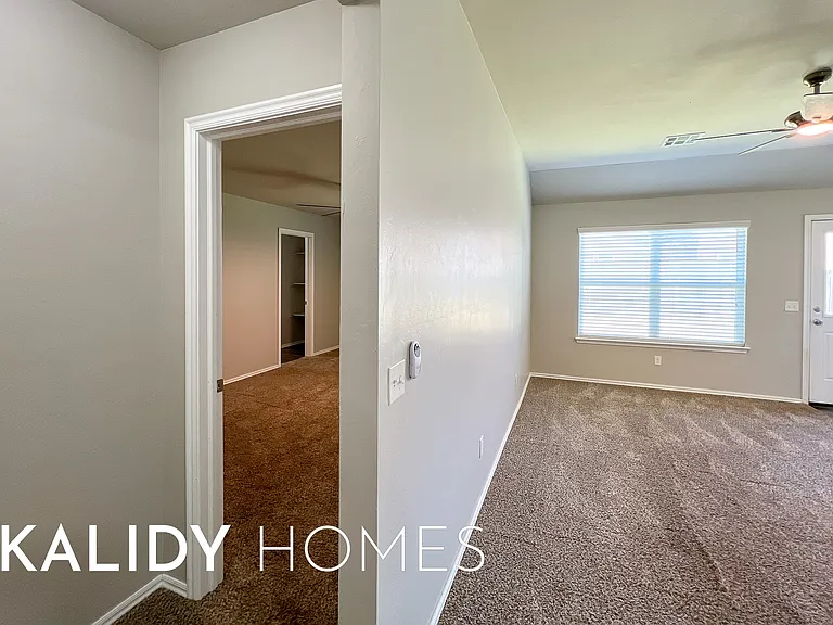 9317 NW 71st St — Photo 23