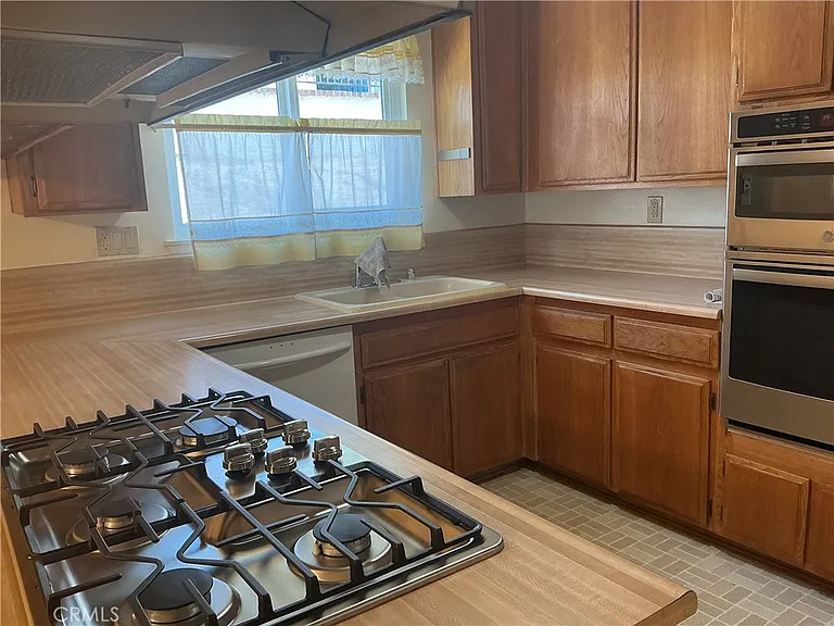 6585 Shannon Rd — Photo 9