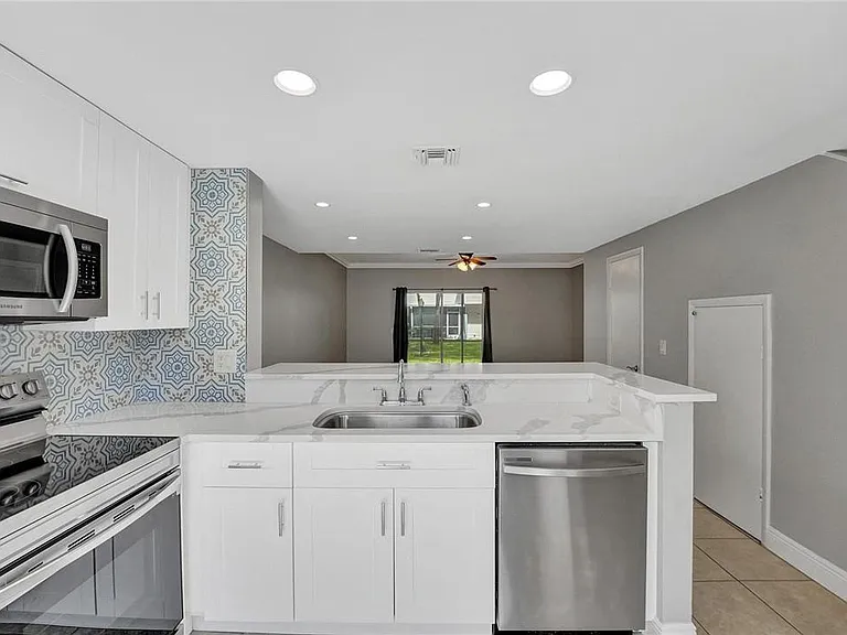 55 SW 3rd St — Photo 2