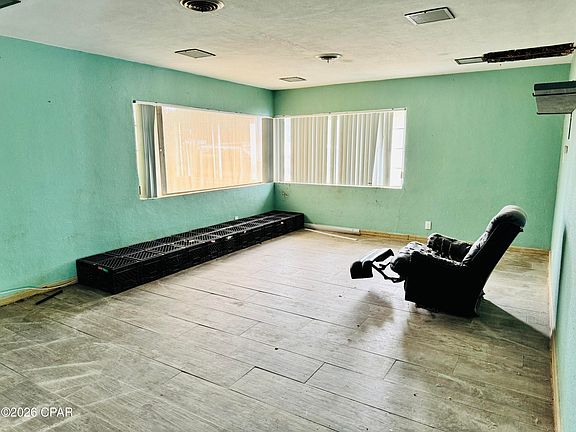 5th image of 911 Cypress Ave