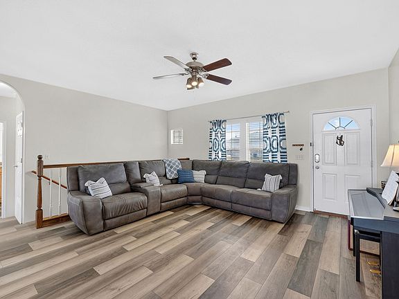 3rd image of 1728 W Dallas St