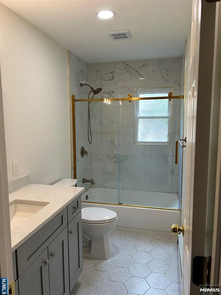 3 bed, 1.0 bath, $3,000 — Photo 4