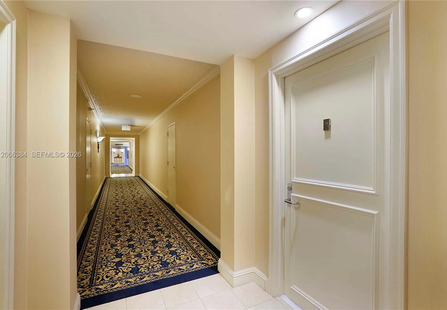 Mystic Pointe Tower 500 C — Photo 3