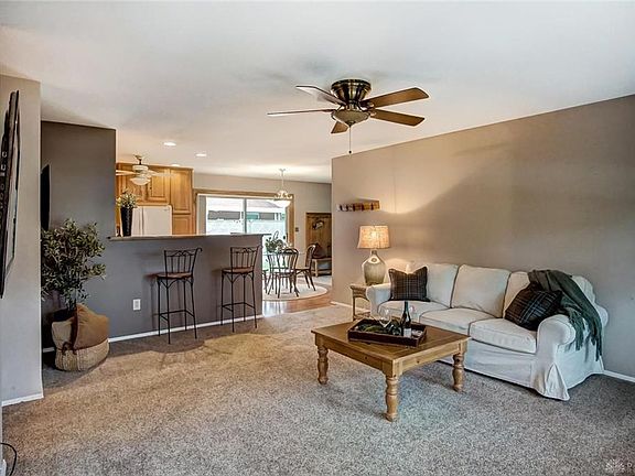 5th image of 1265 Cloverfield Ave